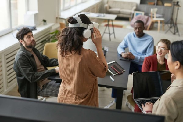 Quelles sont les meilleures pratiques pour le développement d'applications de réalité virtuelle ?